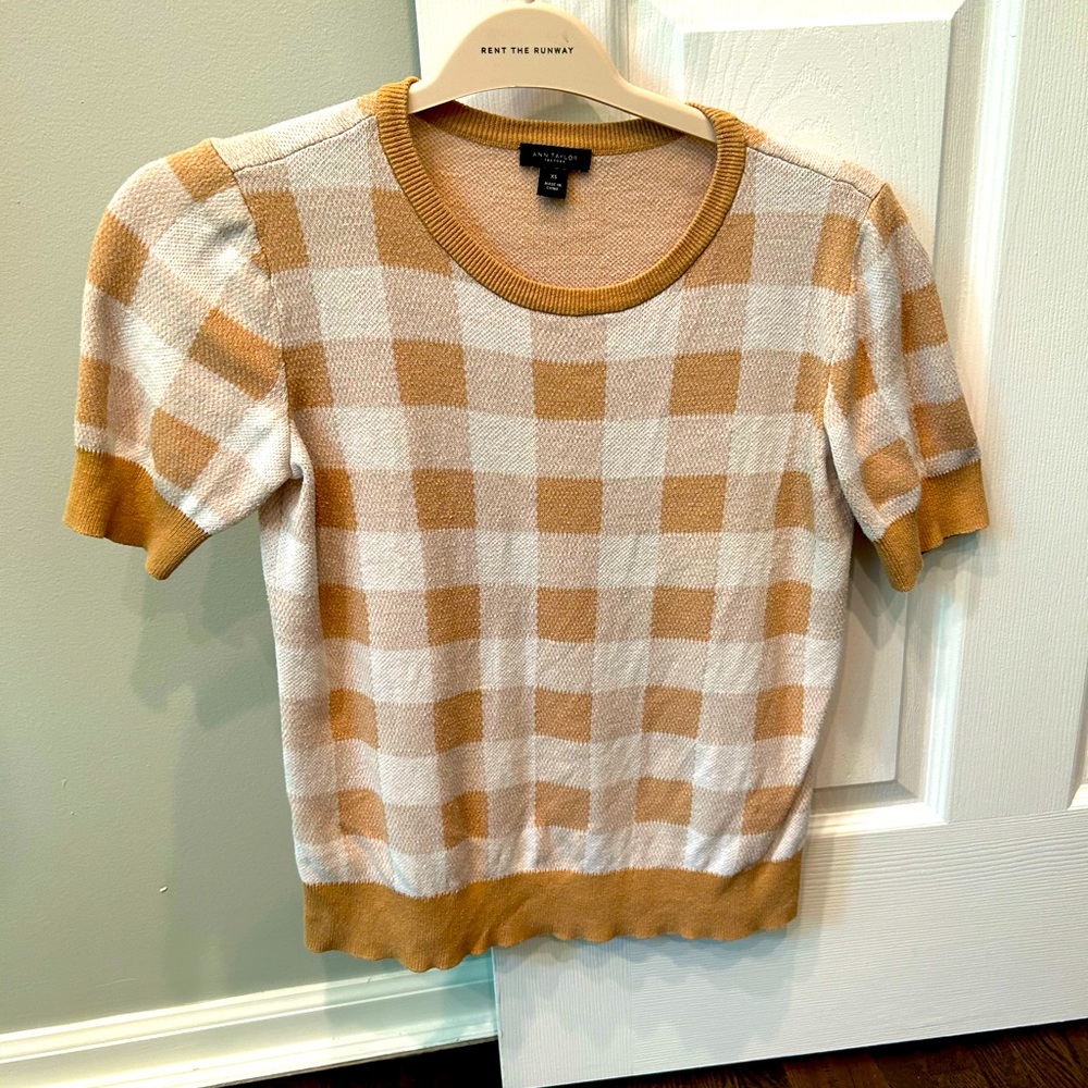 Ann Taylor Factory Knit Short Sleeve Top. Size XS.